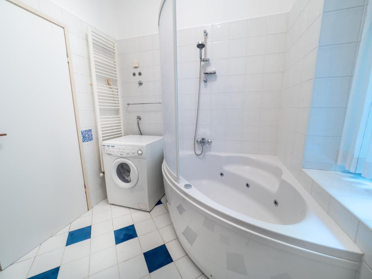 Classy And Sunny Apartment In Fiume Kültér fotó